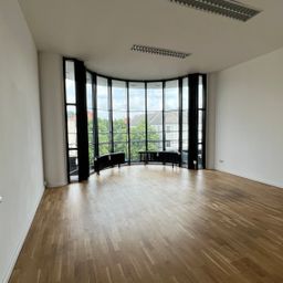 Großzügige Bürofläche in Weißensee!