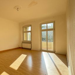 Großzügiger Altbau mit Südbalkon ! +Provisionsfrei+