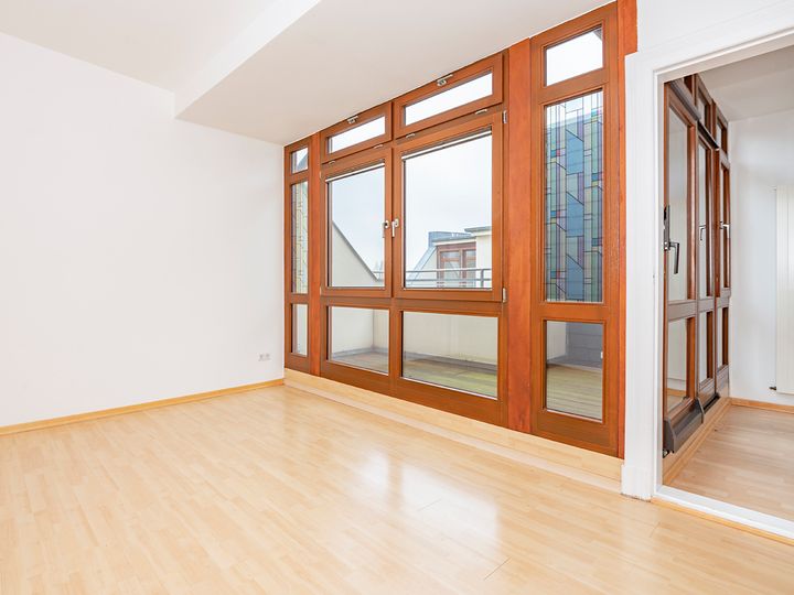 Helle Dachgeschosswohnung mit Dachterrasse, ohne Maklerprovision