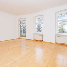 Ruhig gelegene Altbauwohnung mit Balkon !